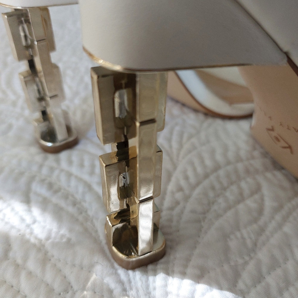 KATY PERRY " THE VILAN" WHITE STILETTO HEELS - Picture 7 of 11